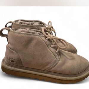 UGG women’s lace up chukka boots - tan size 9